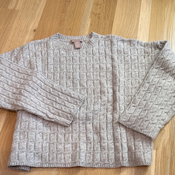 H&M Sweater - Picture 2 of 5